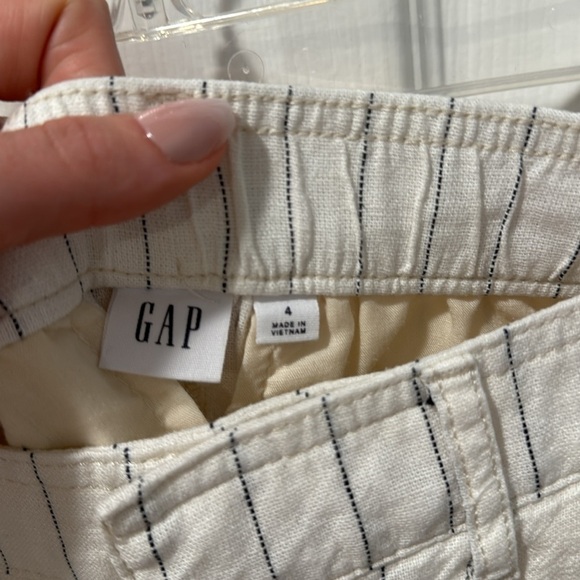 GAP White and Black Striped pleated linen shorts - Picture 5 of 7